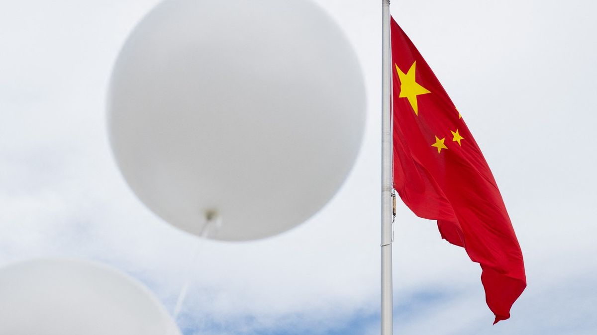 Sestřelený čínský balon mířil k vojenské základně